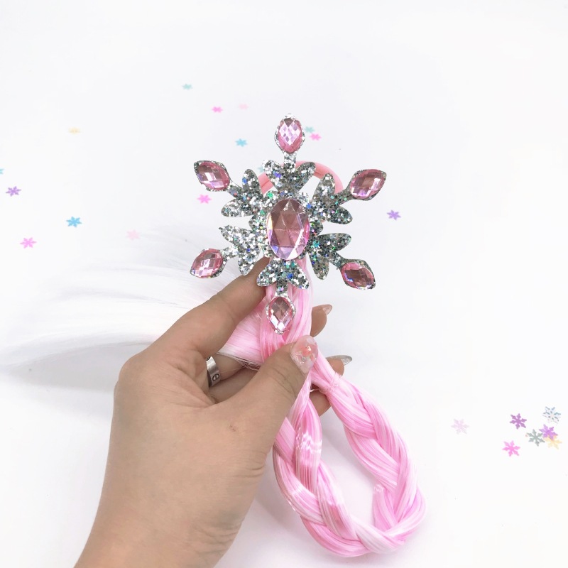 Kẹp tóc hóa thân phong cách nữ hoàng băng giá cho bé