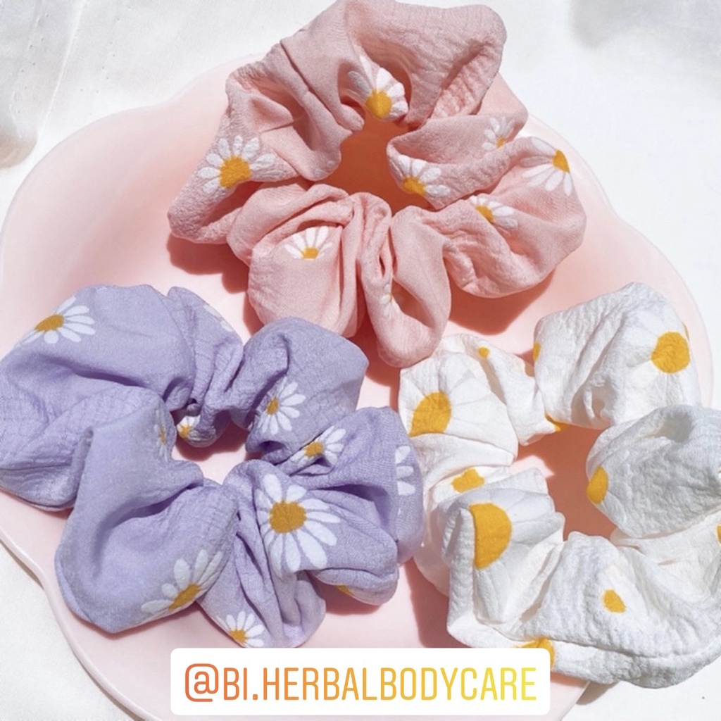 [Hàng thiết kế] Scrunchies cột tóc, buộc tóc hoạ tiết hoa cúc trắng dễ thương dành cho bạn nữ handmade