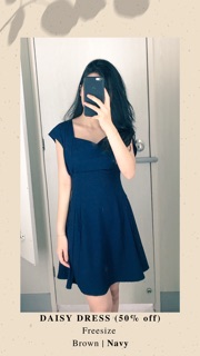 Váy kiểu cổ trái tim