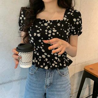 (SẴN) Áo sơ mi hoa cúc cổ vuông M6