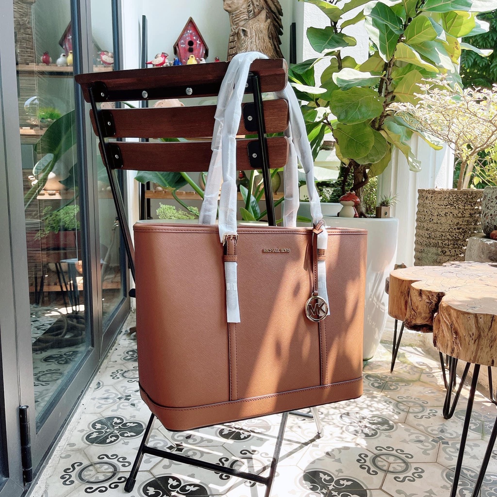Túi Michael Kors Jet Set Travel Large Saffiano Leather - màu nâu