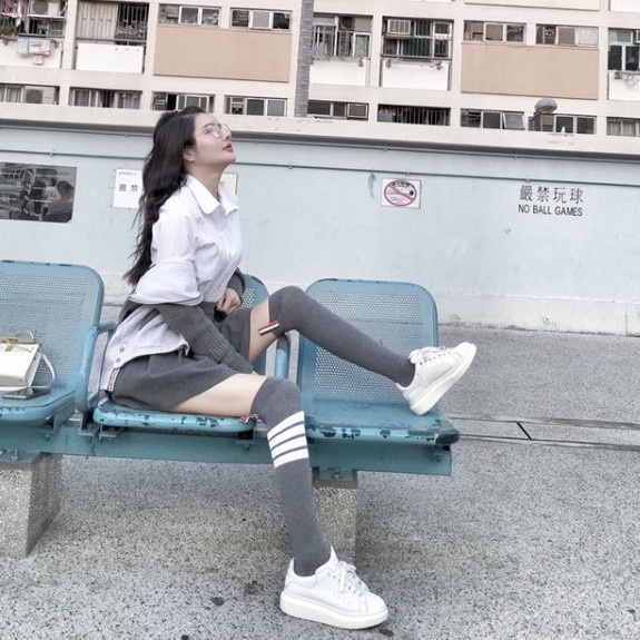 Vớ dài ngang đùi phong cách Hàn Quốc