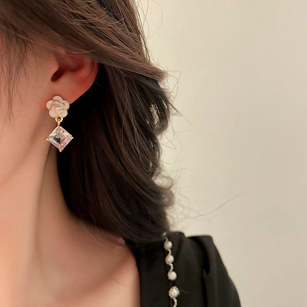 Vanes1 Bông Tai Hoa Trà Lãng Mạn Dễ ThươngKhuyên Tai Nữ Trang Tạo Hình Độc Đáo