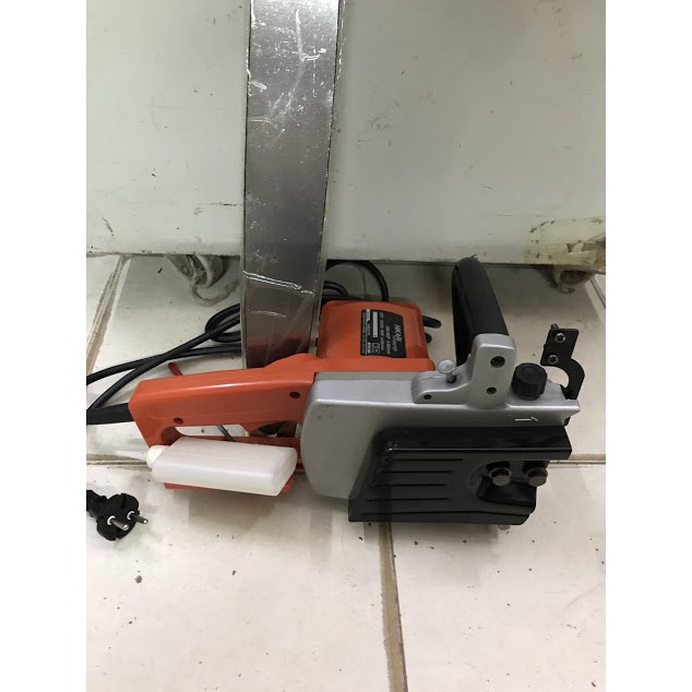 Máy cưa xích điên, cưa gỗ Hikari 16-405, 1580W, made in Thái Lan.