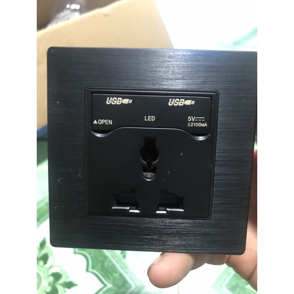 Ổ cấm âm tường 2 chấu ,3 chấu kết hợp 2 cổng sạc USB 5v