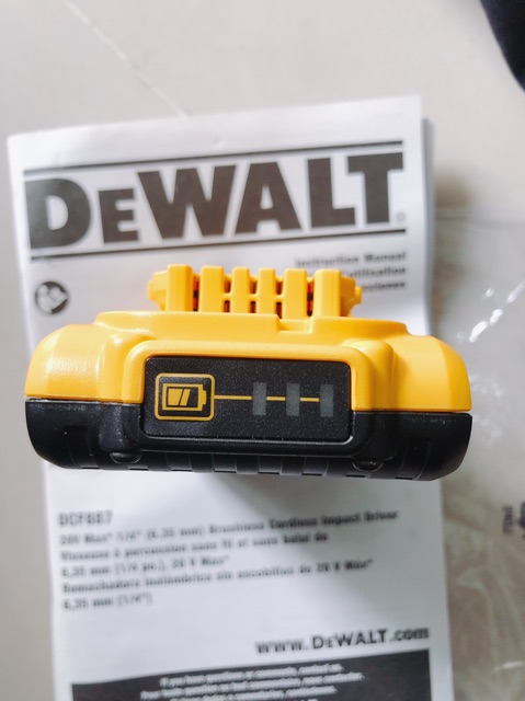 Pin dewalt 20v -2ah nhập mỹ mới 100%