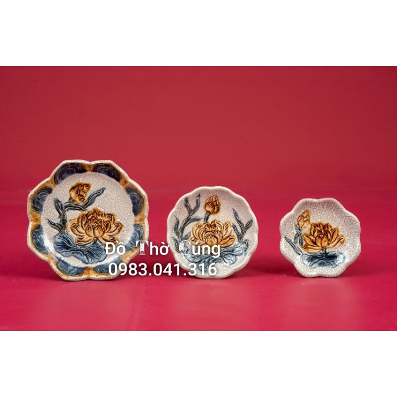 Chân nến men rạn đắp nổi