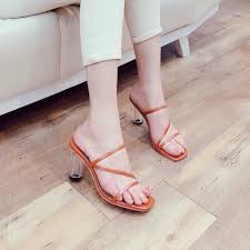 giày cao gót quai cách điệu
