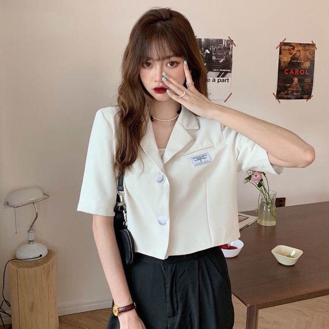 Áo Khoác Blazer Croptop Style Hàn Quốc Thêu Logo Túi Ngực Tay Ngắn | Smide Clothing