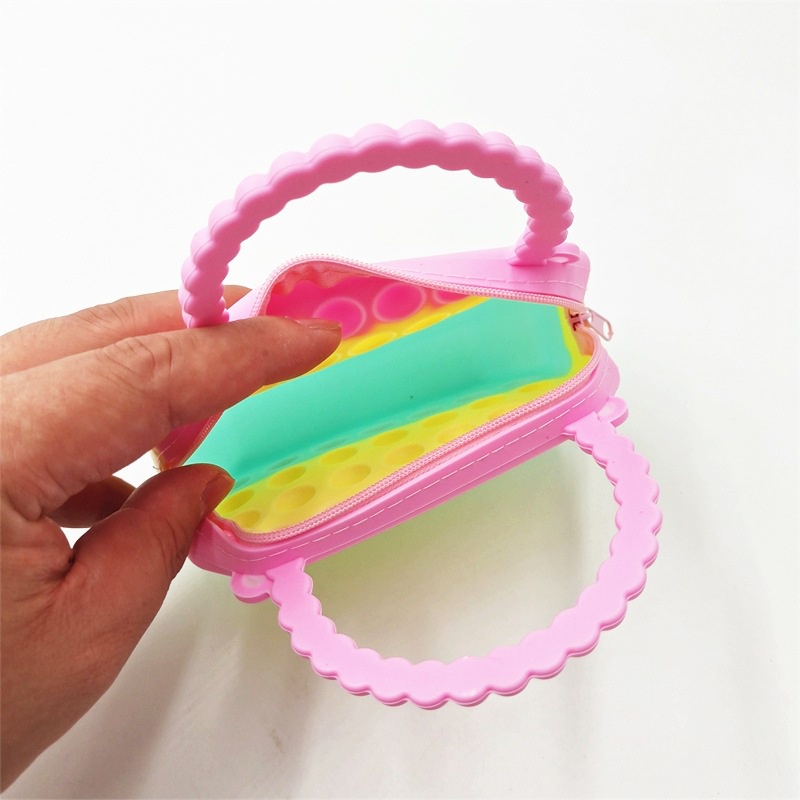 Túi xách mini cho bé gái,túi xách cho bé gắn liền với trò chơi pop it khổng lồ siêu xinh. Thoc_shop