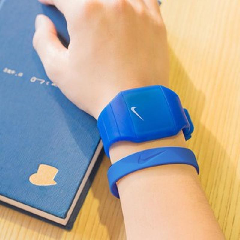 Đồng hồ thể thao Nike có đèn LED độc đáo