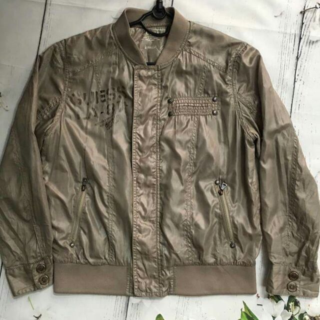 Khoác gió nữ hiệu guess