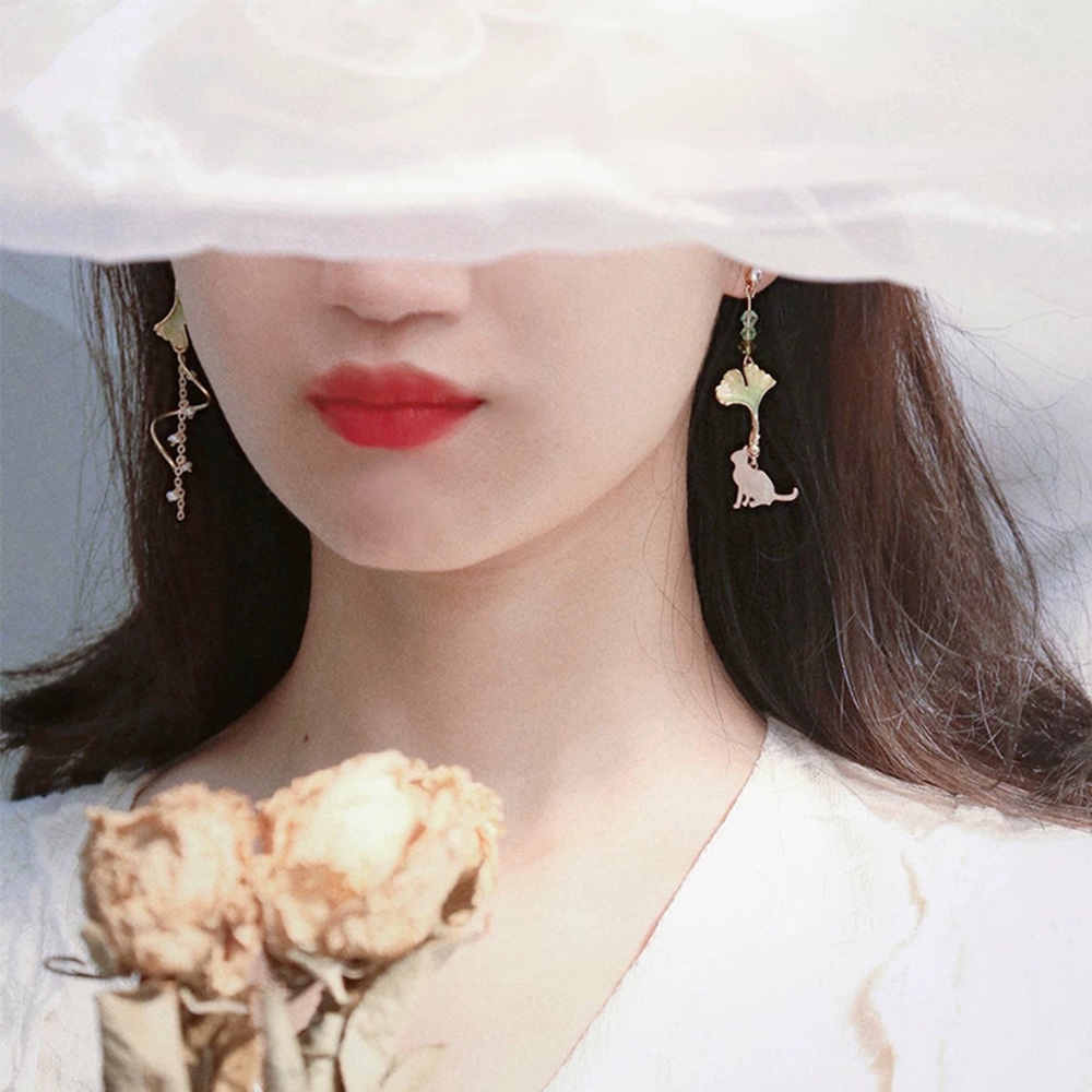 Đôi Khuyên Tai Hình Mèo Và Hoa Đính Ngọc Trai Xinh Xắn