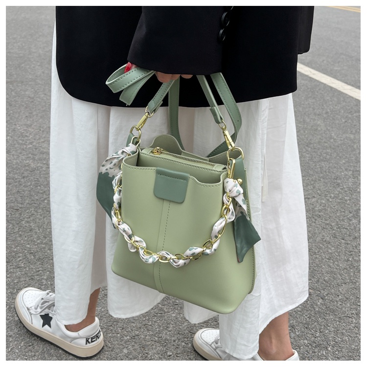 IELGY Túi Đeo Chéo Dáng Xô Phối Dây Xích Thời Trang Cho Nữ