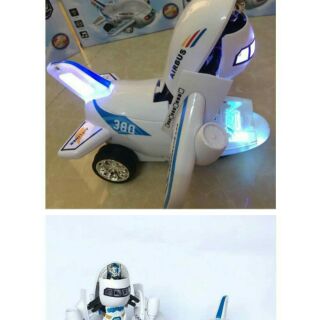 Máy bay biến hình thành robot