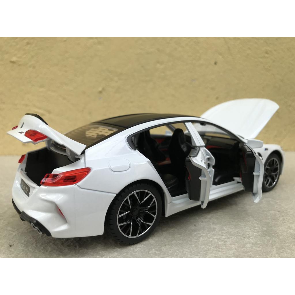 Mô hình xe BMW M800i 2023 1:24