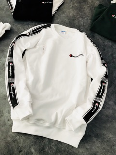 Áo tay dài sweater Champion.