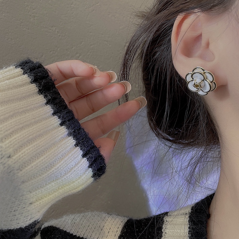 Xiaoxiang Khuyên Tai Hình Hoa Trà Phong Cách Retro Thời Trang Cao Cấp 2022