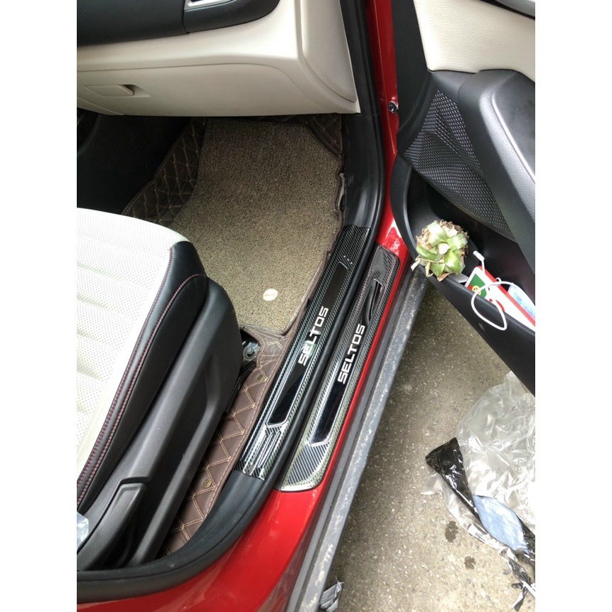 Ốp Bậc Cửa Xe Kia Seltos 2020 2021 -Mẫu Carbon