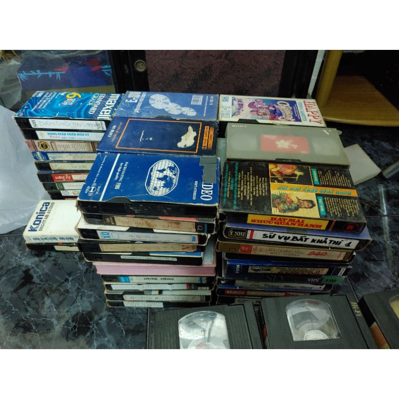 Băng VHS cũ sưu tầm