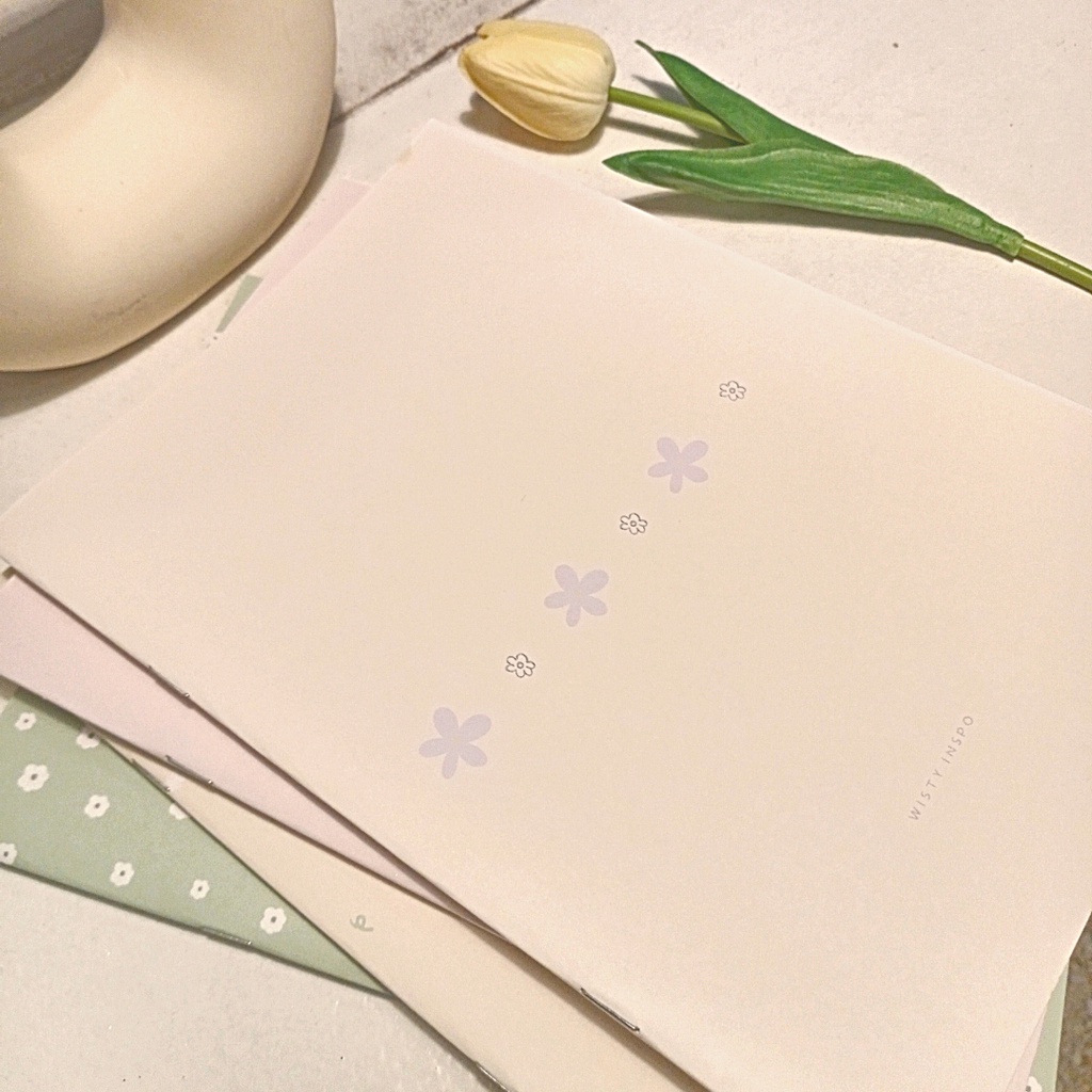 Tập vở học sinh B5 bìa hoa nhí tím 80gsm ruột kẻ ngang-ô vuông