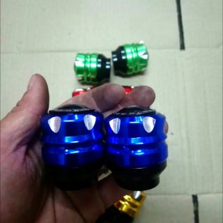 Gù chống đổ trước có nắp