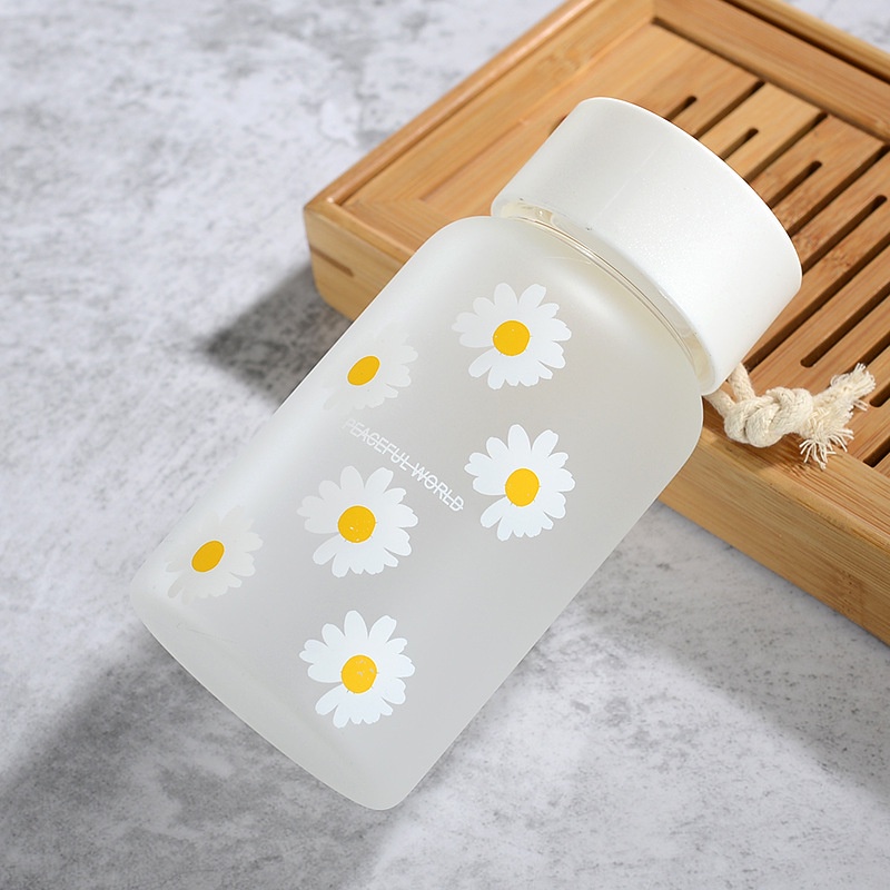 Bình Nước Nhựa Nhám Trong Suốt 480ml In Hình Hoa Cúc Dễ Thương Sáng Tạo Có Dây Đeo Mang Đi Du Lịch/Học Sinh