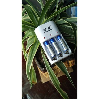 [FREESHIP] Combo Bộ sạc pin đa năng 3 khe sạc Tặng 3 Pin tiểu sạc AAA 900mAh