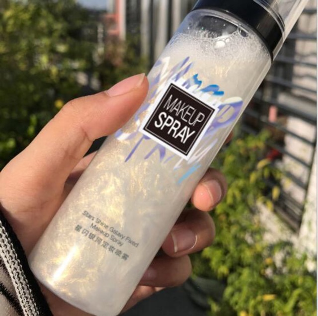 Xịt khoá Nền Lớp Trang Điểm