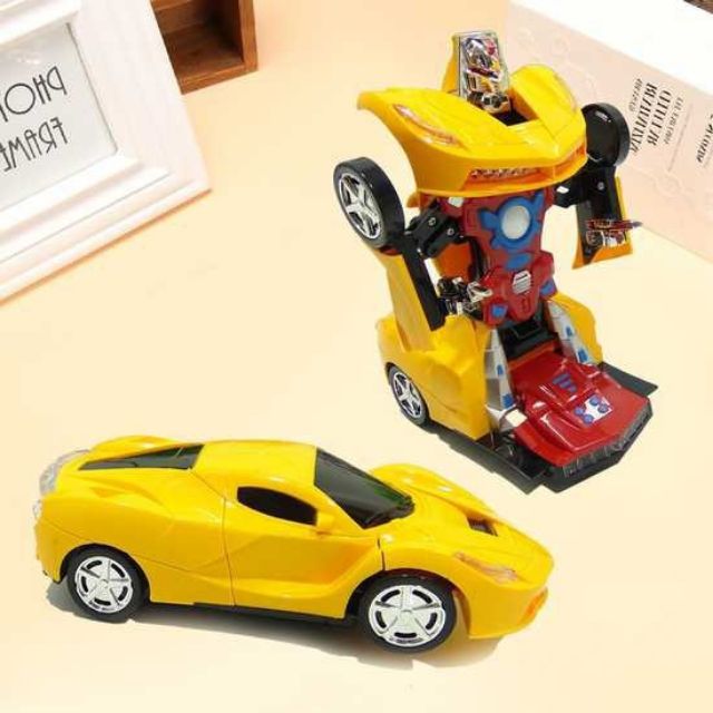 Siêu xe Robot biến hình tự động