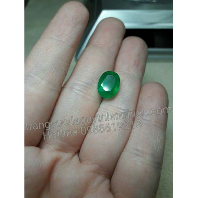 Ngọc lục bảo Emerald thiên nhiên màu xanh tuyệt đẹp! (kèm giấy giám định PNJ/SBJ/SJC theo yêu cầu)Trọng lượng 3.6ct