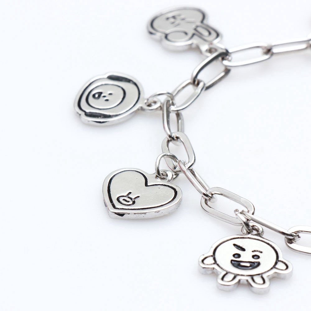 Vòng tay mặt khắc tên các thành viên nhóm BTS