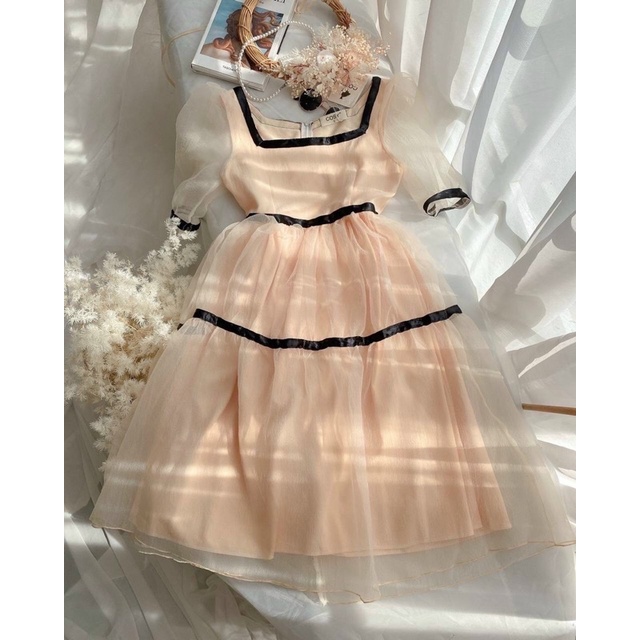 Đầm xoè viền cổ u