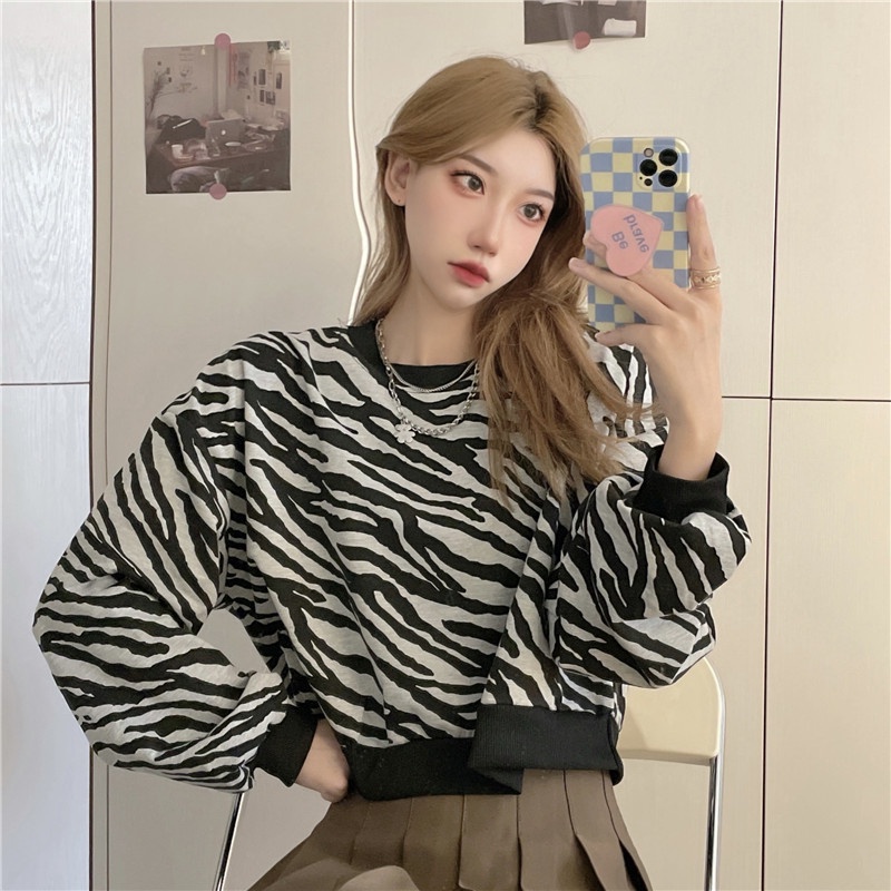 Áo Sweater Mỏng Tay Dài Cổ Tròn Dáng Rộng In Họa Tiết Ngựa Vằn Cá Tính