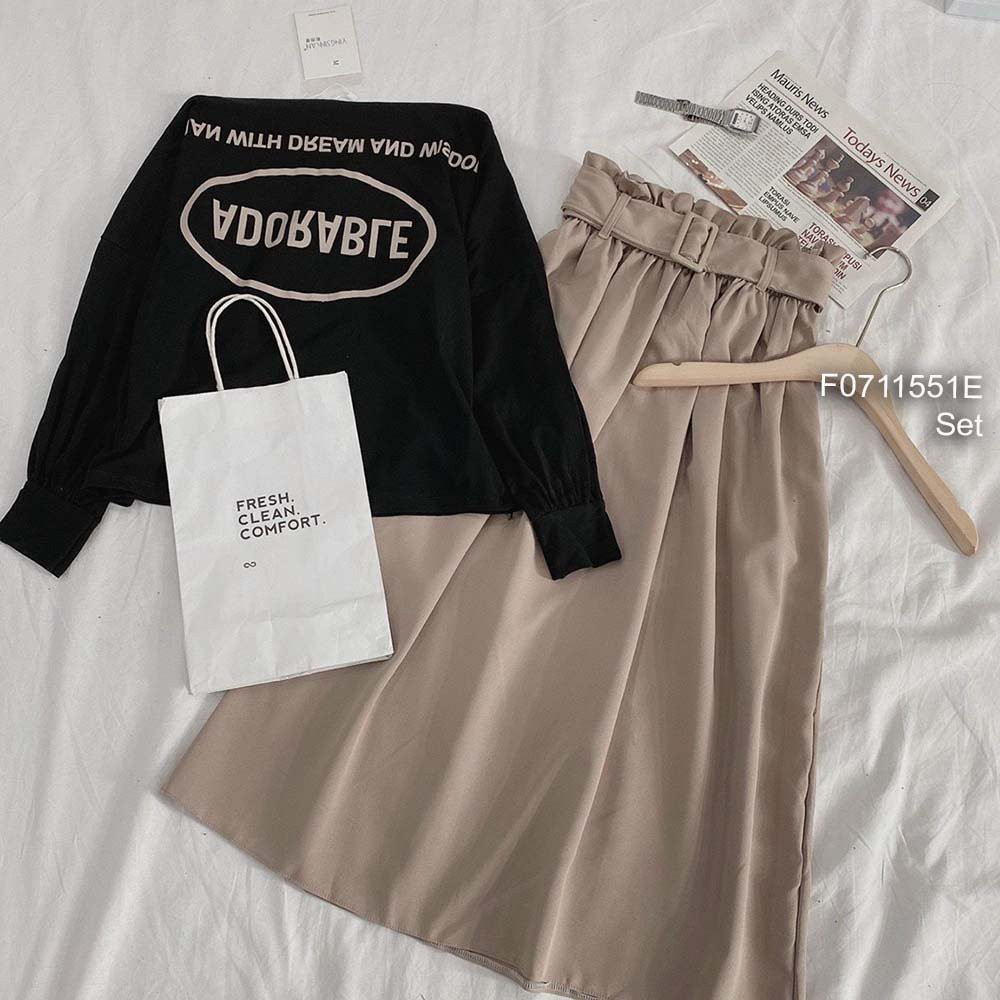 Set áo thun zip in logo chữ trễ vai tay dài phối chân váy kèm belt TOMMIU SHOP
