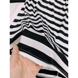 Set áo phông đen  + chân váy maxi kẻ