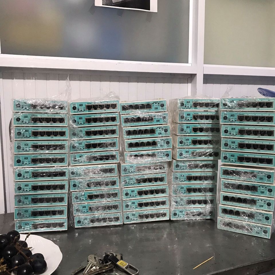 Router cân bằng tải Mikrotik 750Gr3