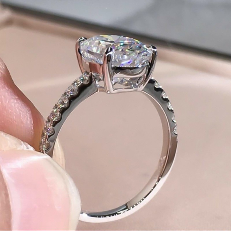 Nhẫn đính hôn kim cương vàng trắng thiết kế sang trọng thời trang cho nữ