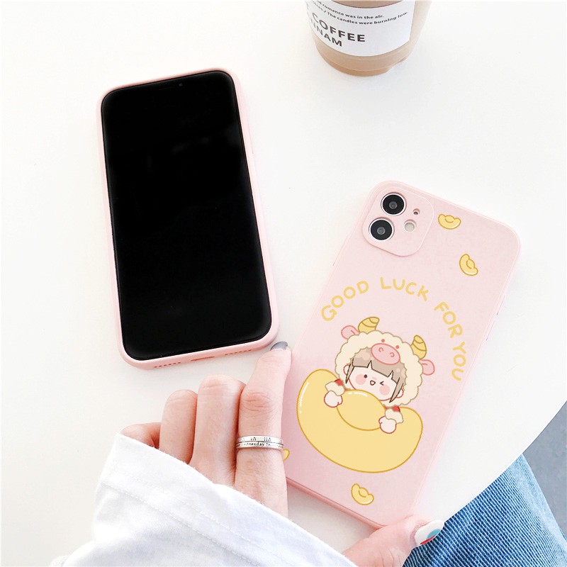 Ốp lưng iphone Bé đồng tiền cạnh vuông 5/5s/6/6plus/6s/6splus/7/7plus/8/8plus/x/xr/xs/11/12/pro/max/plus/promax | BigBuy360 - bigbuy360.vn