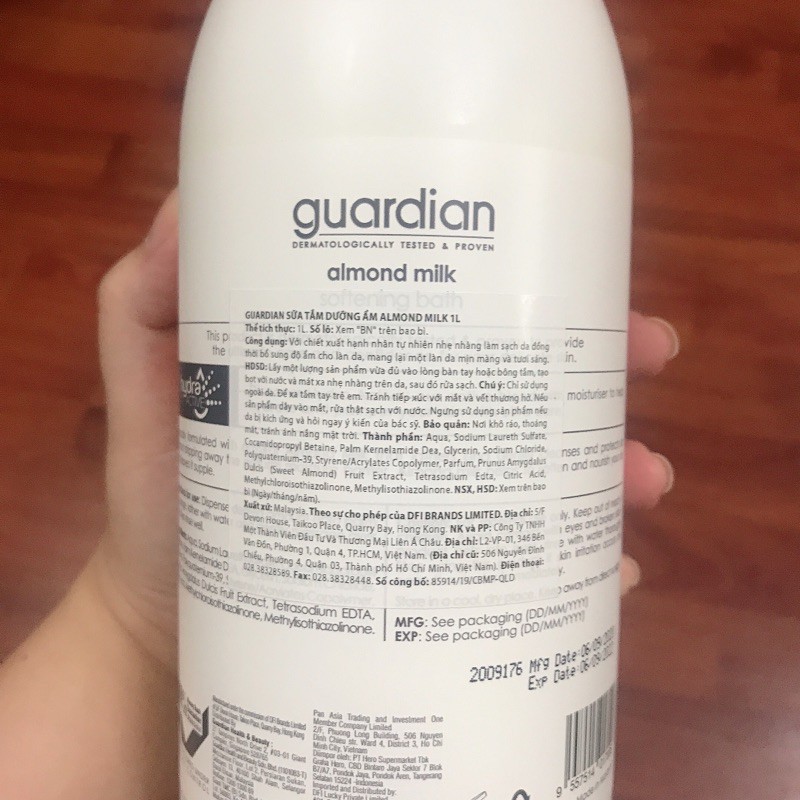 Sữa Tắm Trắng Da Dưỡng Ẩm Guardian Softening Bath Almond Milk Chiết Xuất Hạnh Nhân 1000ml / 1L