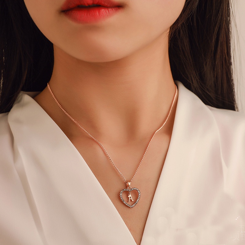 Vòng cổ kim loại mặt hình trái tim và chữ đính đá sang trọng cho nữ