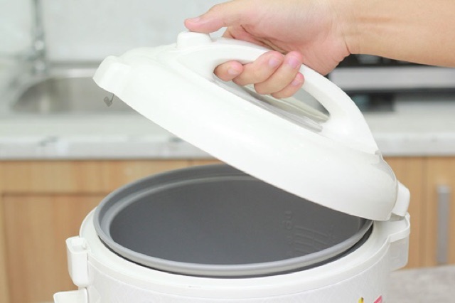 Nồi cơm điện Sharp 1.8 lít KS-N182ETV Hàng trưng bày 99% - Nơi sản xuất Thái Lan