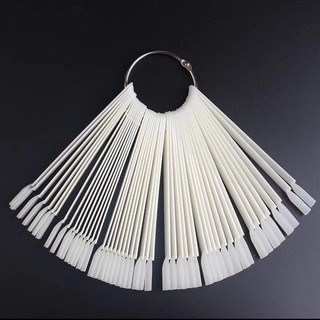 móng que 50c