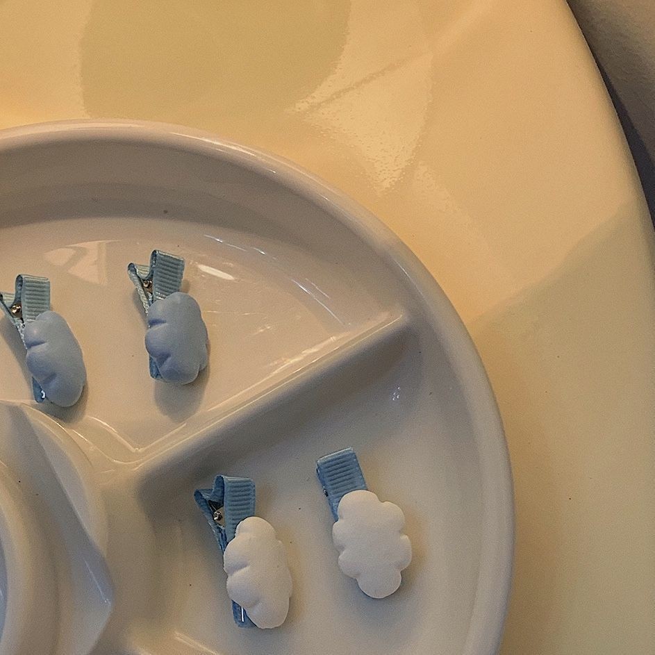 Kẹp Tóc Nhựa Hình Đám Mây Màu Trắng / Xanh Dương Dễ Thương Cho Nữ