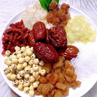 Chè dưỡng nhan dành cho 3 4 người ăn 10 vị  ( tặng thêm lá dứa)