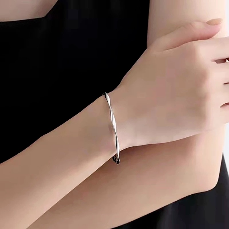 Vòng Đeo Tay Dạng Hở Họa Tiết Gợn Sóng Thời Trang Có Thể Điều Chỉnh Cho Nữ