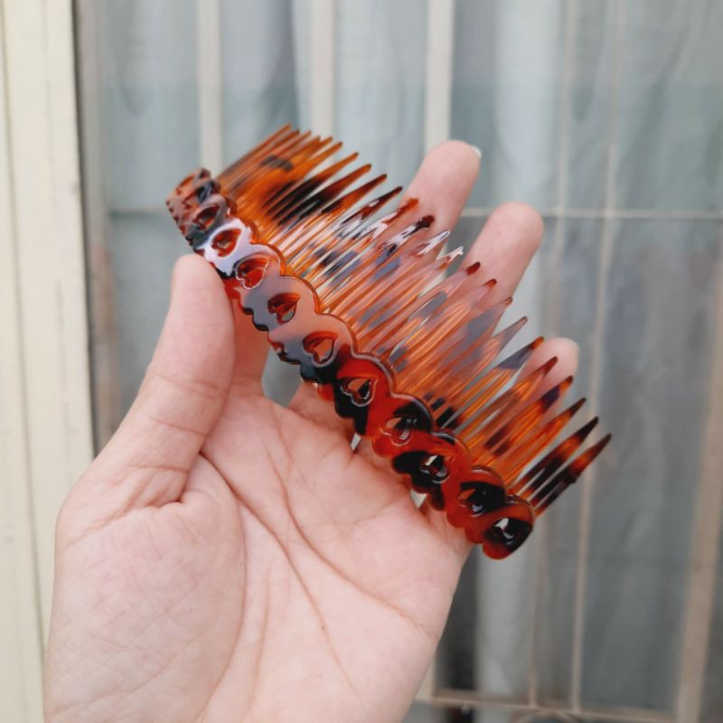 Lược cài nhựa trái tim hoạ tiết beo