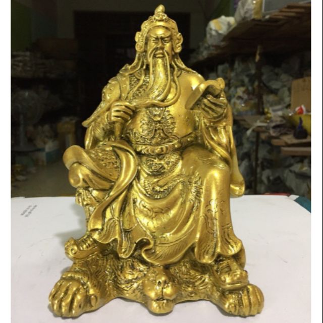 Tượng đá ông quan công ngồi đọc sách Sơn nhũ đồng Q1