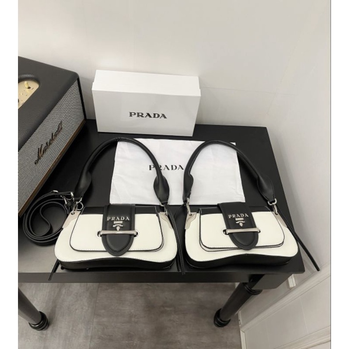 Túi kẹp nách #prada ngọc trinh trắng đen sidonie có hộp