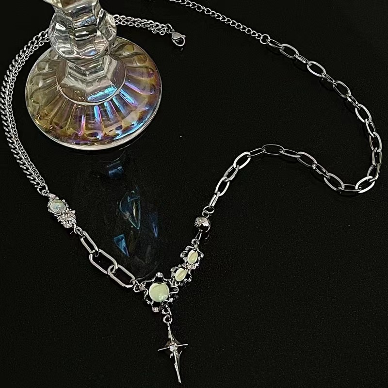 Vòng cổ Mặt Hình Thánh Giá Đính Đá Sang Trọng